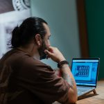 Как найти клиентов на фрилансе: от классических методов до современных подходов unsplash_365.jpg